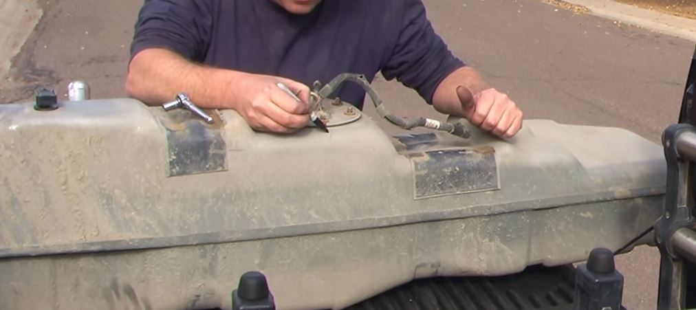 Ford F150 F250 How To Replace Fuel Pump Trucks Marking Your Fuel Tank For Proper Alignment