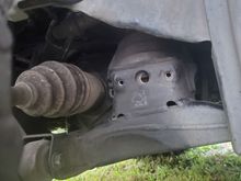 Pardon my ignorance but arent there supposed to be bolts going through those holes?