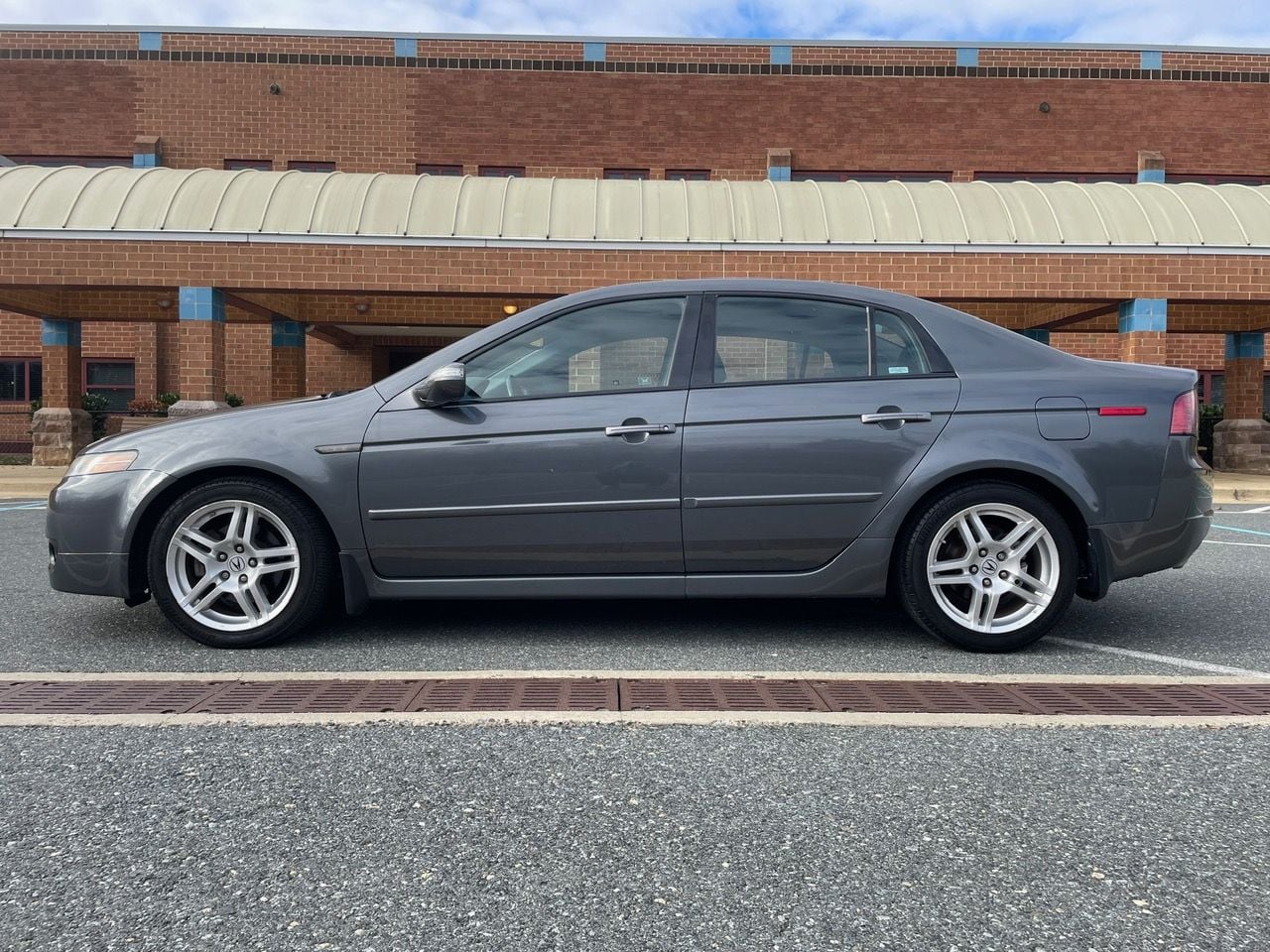2008 Acura TL - FS: 2008 ACURA TL // 67k MILES // 2WD BASE - Used - VIN 19UUA66208A005149 - 67,060 Miles - 6 cyl - 2WD - Automatic - Sedan - Gray - Rockville, MD 20850, United States