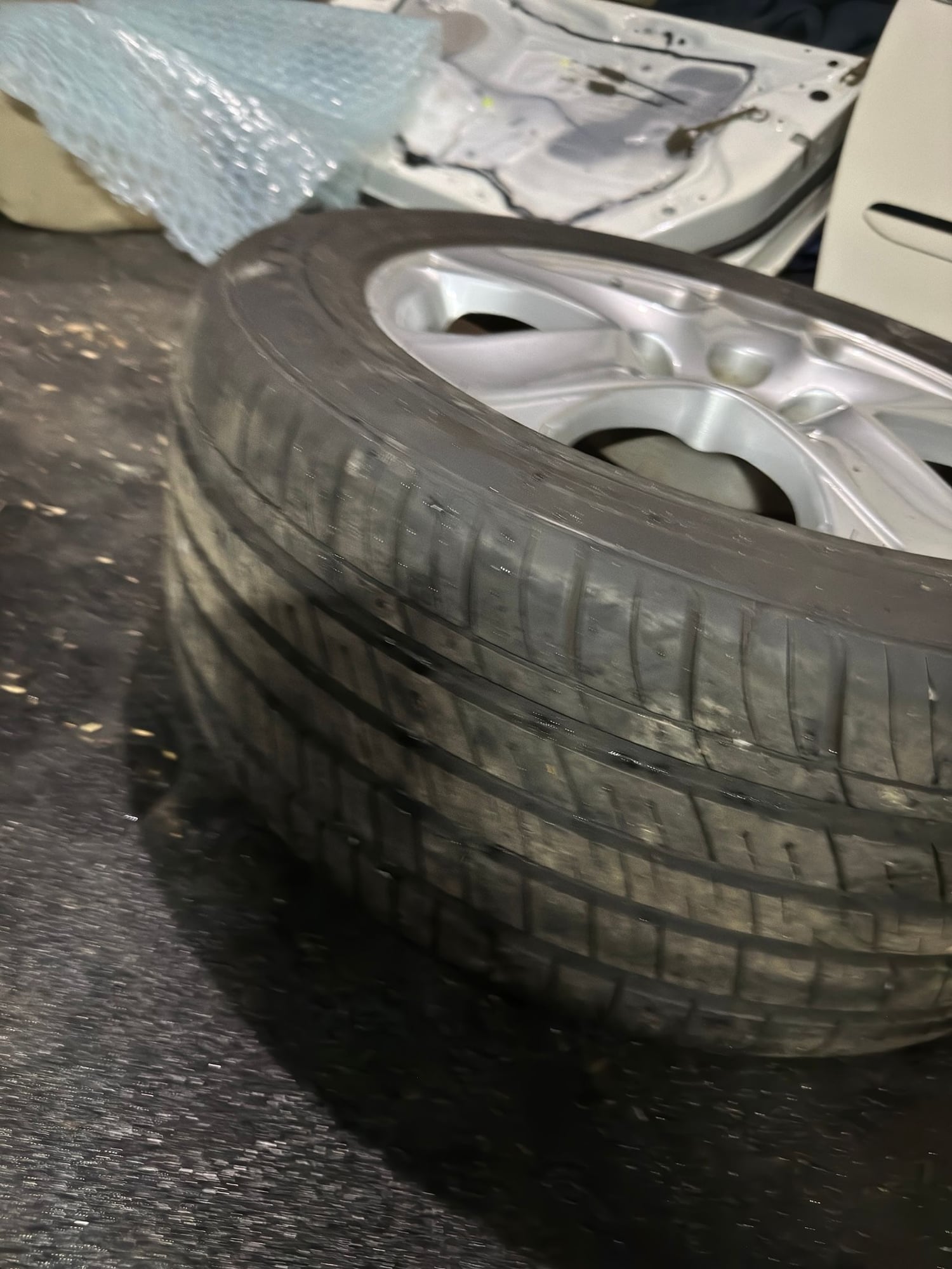 2006 Acura RL - 4 RL stock rims 2 have nice tires on other 2 no tires - Accessories - $100 - Katy, TX 77494, United States