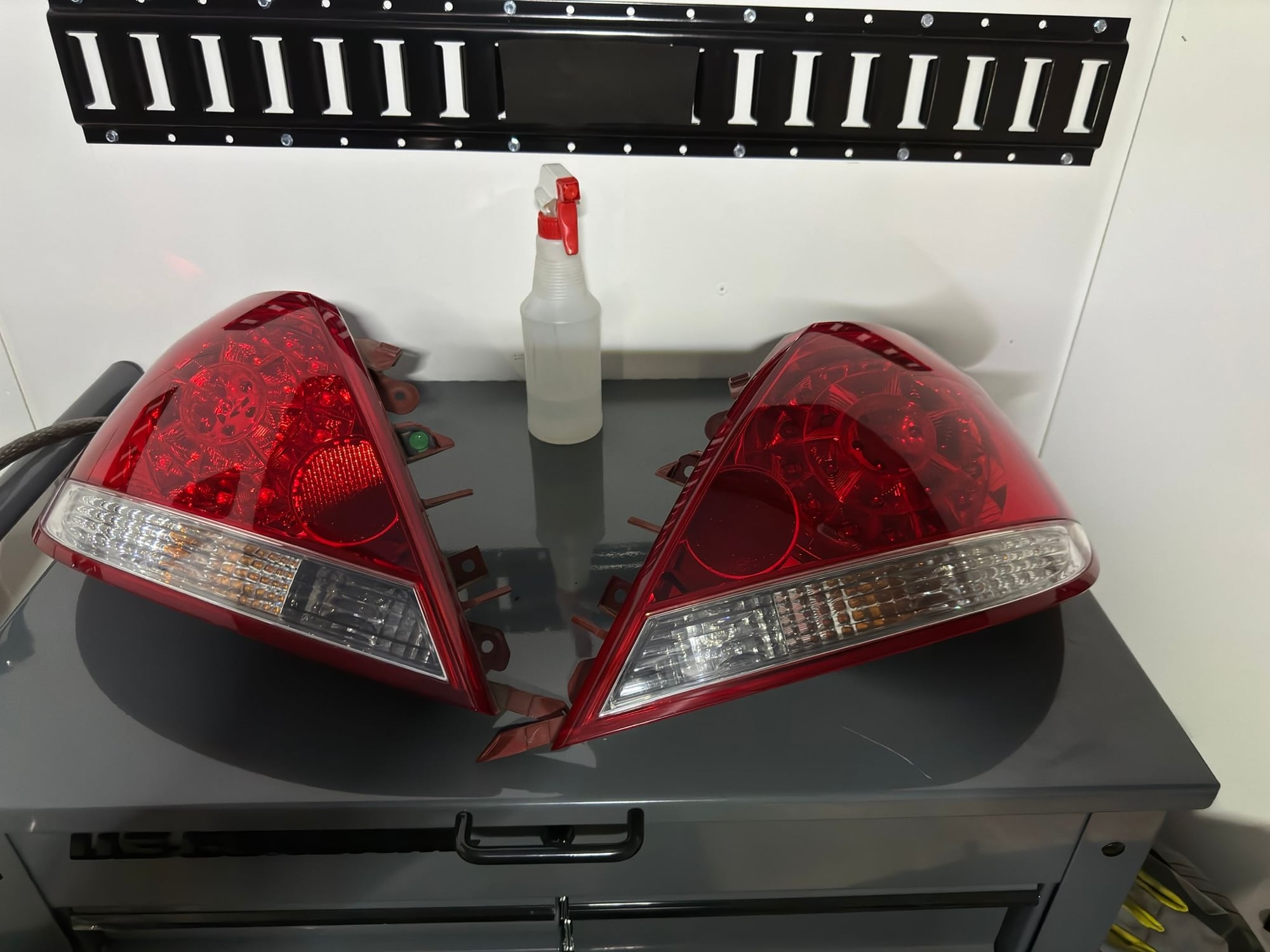 2006 Acura RL - Tail Lights complete - Accessories - $60 - Katy, TX 77494, United States