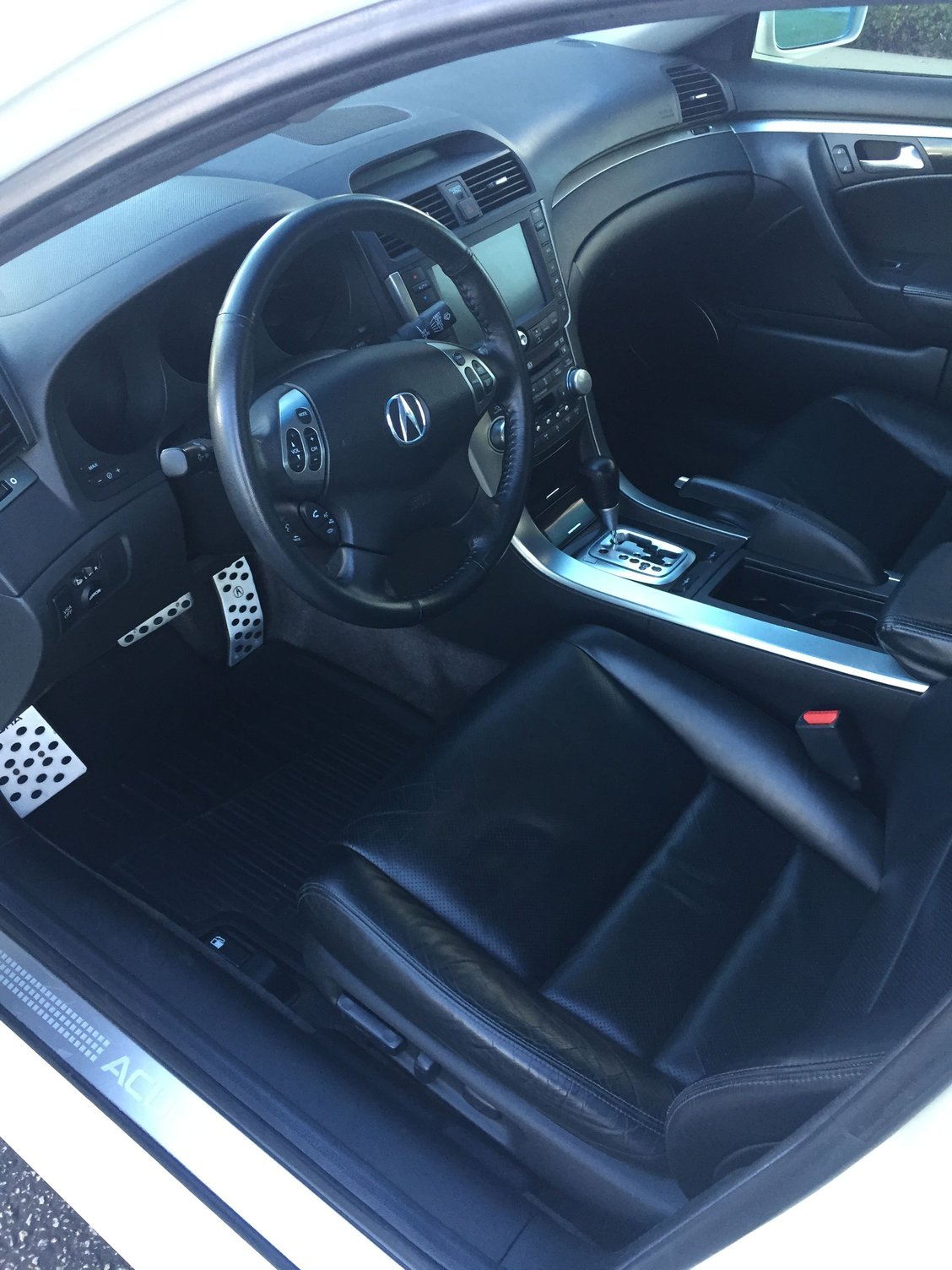 2006 Acura TL - SOLD: 2006 TL with Navigation - Used - VIN 19UUA66256A051170 - 144,000 Miles - 6 cyl - 2WD - Automatic - Sedan - White - Wichita, KS 67203, United States