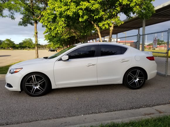 Lowered the car on Tein S-Tech springs. Mild drop and overall good ride quality still. Also here i mounted 18 inch wheels on the car 18x7