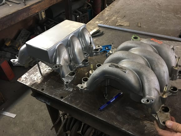Modified widen RL intake manifold (Left) and Legend Type II manifold (Right). Going to  modify widen the Legend Type II to the measurements of the modified widen RL... without the block rectangle look.