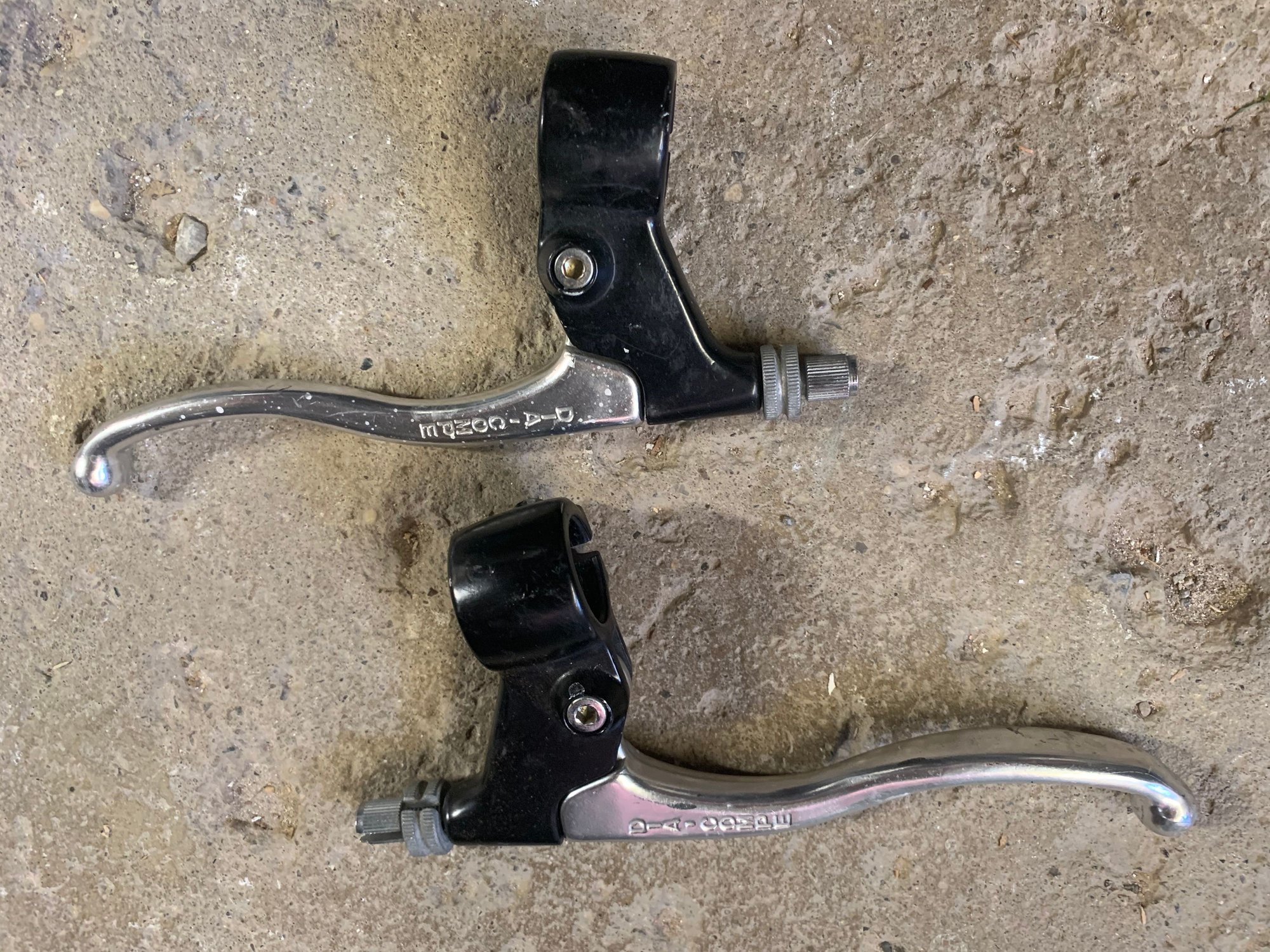 Nitto Riser bars B801, Suntour XC thumb shifters DC brake levers Bike