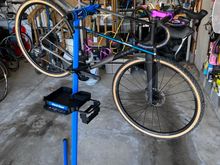 Park PCS 10.3 stand with optional large tool tray #106 and adjustable handlebar holder HBH3