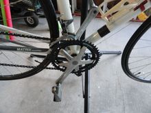 The crank arms with the seized look pedals