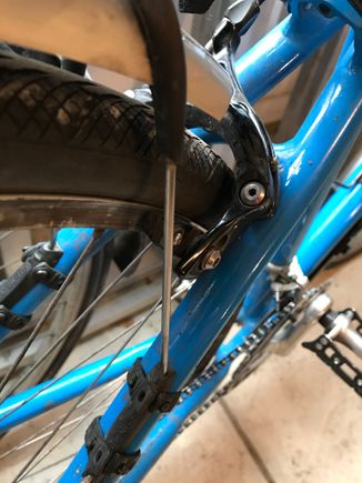 A Vittoria Zaffiro in 32 under the brake bridge...