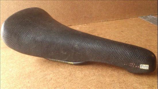 here's one from Velobase but it's a fancier leather, same shell shape