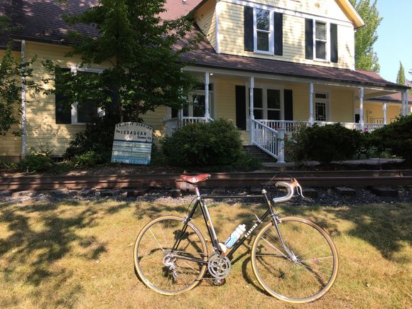 Proudly Serving Issaquah - more patina on the sign than the 1980 bike.