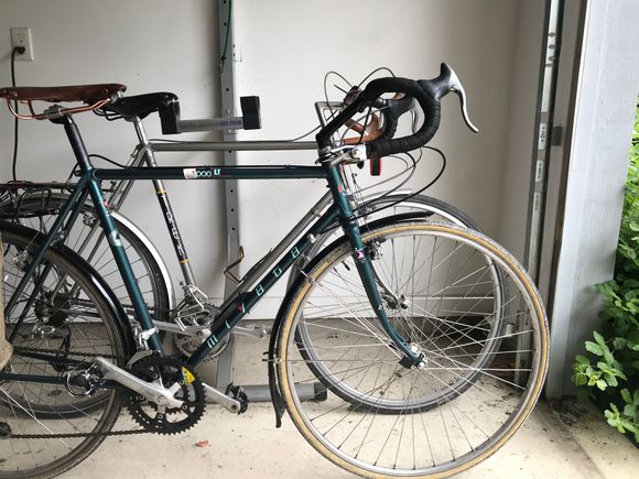 And lined up at the head tube.



