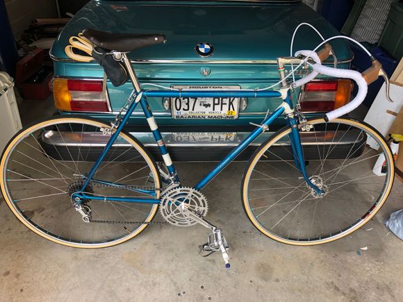 Somewhat close to the color of my '74 tii (Turkis)...