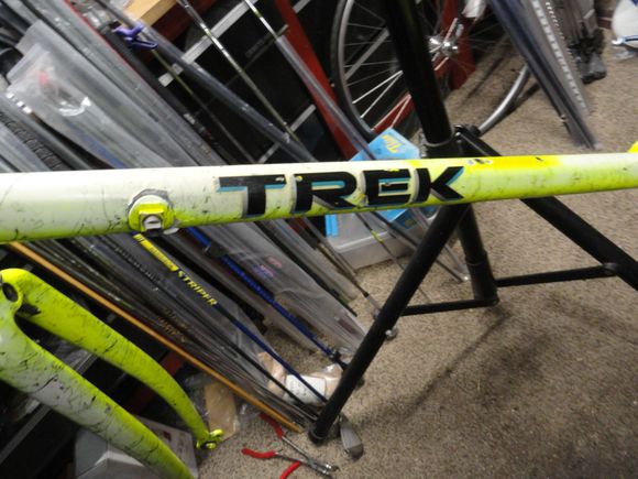 Trek 1200 looks like '89 or '90.  Comes with Shimano drive components.