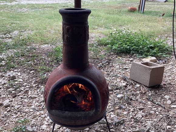 Baby Chiminea burning small pieces of wood great for when I’m smoking food. Real time photo. Yes I am that bored lol. 