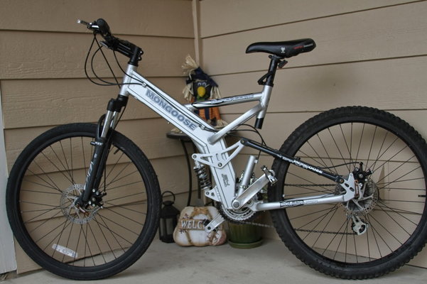 mongoose mountain bike blackcomb