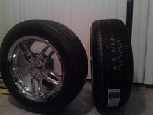 BFG's T/A Specs 245/55-18 mounted.  Not too wide but nice beefy look.