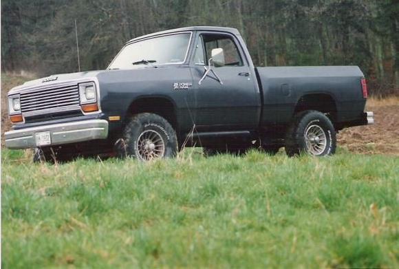 dodge w150 4 x 4, 360 4v, 5 spd
