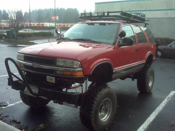 front bumper looks stupid I KNOW but I am looking for a winch bumper to put on or i'll fab one up