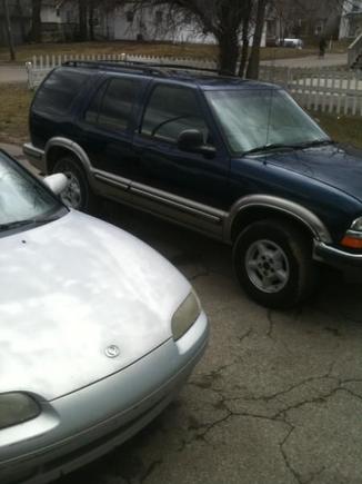 Passenger side, Sorry for my Brother in law's mazda tainting my pic. :)