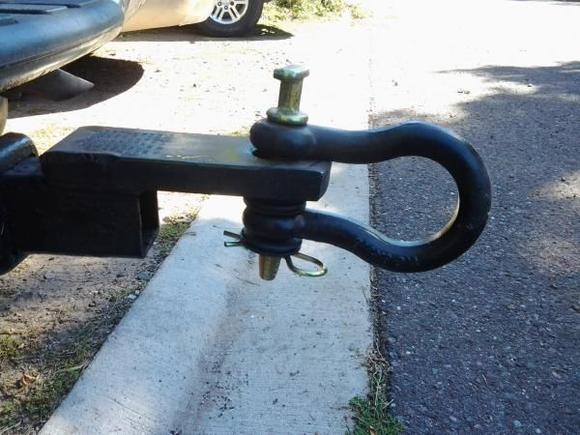 Rear tow point shackle