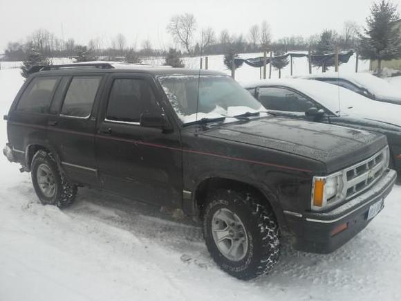 new frnder flares, ditched the chrome ones black grill soon and gonna rip off the gray trim