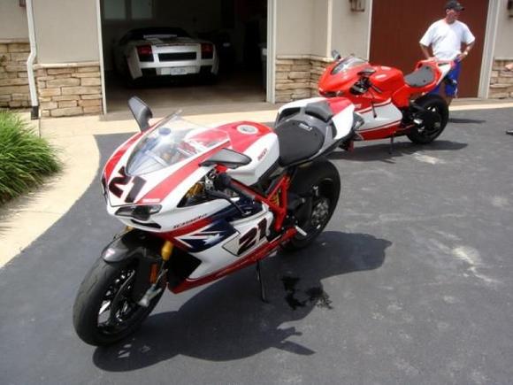 2009 Ducati 1098R Bayliss LE
A friends 2008 Ducati D16RR Desmocedeci in background
