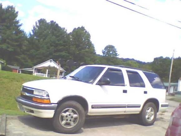 White 1998 4X4 Chevy Blazer