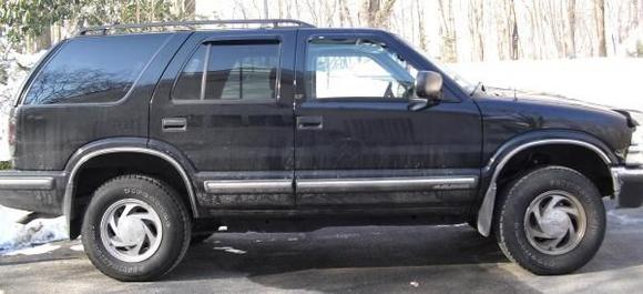 Total of a 2 inch suspension lift:
2 Inch add a leafs in teh rear
2 Inch torsion keys in the front
...i plan on getting a PA body lift aswell