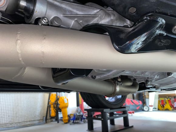 Custom dual exhaust transmission mount 