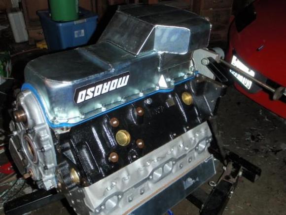 engine build 1:1:10 got the oil pump and pan on her. not easy, the pickup was a sticking point but i managed to turn the pan just right and poped it on. its a moroso 5.5 qt pan. gm lt performance oil pump. moroso pickup.