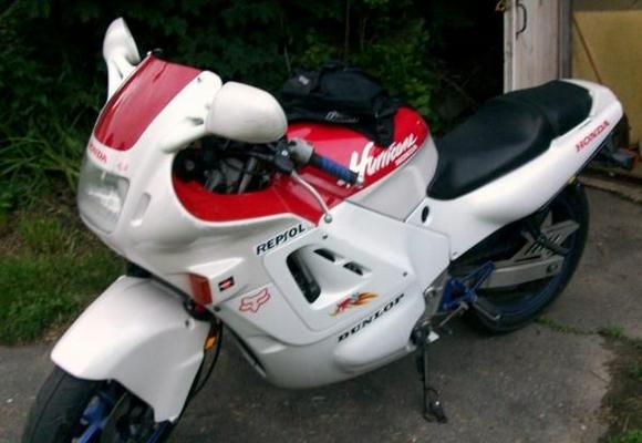 Hurricane outside when the seat was black. Also the red windscreen that I traded with a friend who wanted my smoke one.