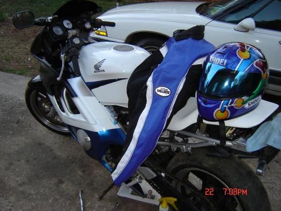 side pic final paint job,probally run the blue up the sides also,and make the top half white.