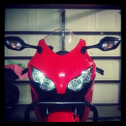 Got rid of that gay black skull windshield and got a proper double bubble!