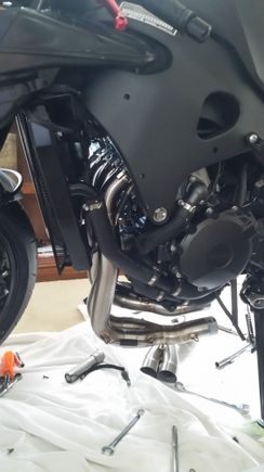 Installing akrapovic full xhaust