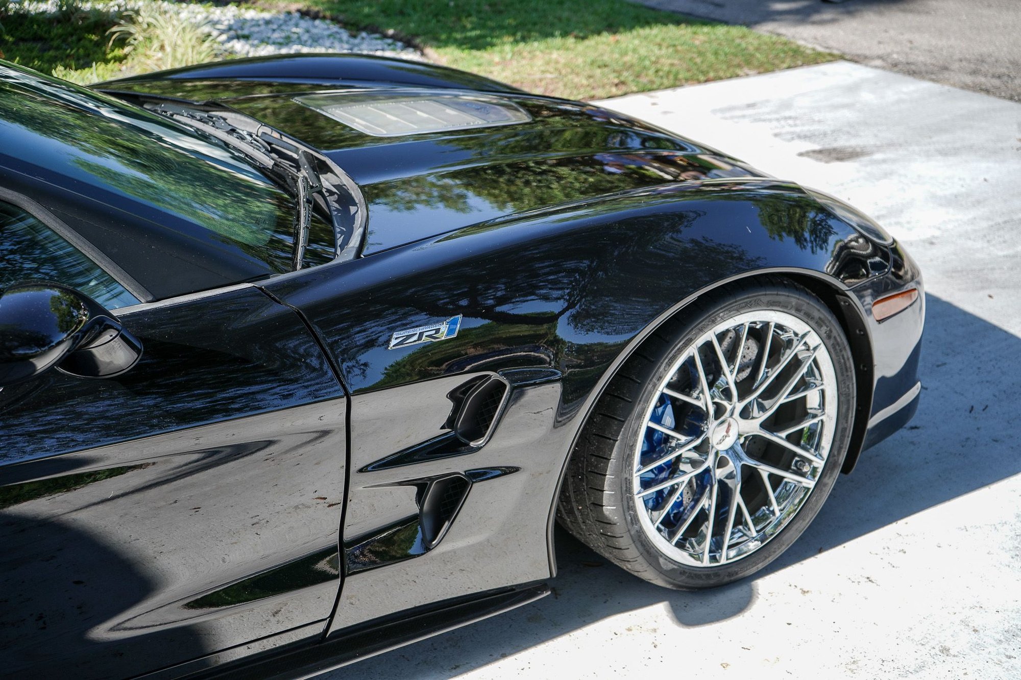 2010 Chevrolet Corvette - FS: 2010 C6 ZR1 – Black | 6-Speed | 3ZR | 1-Owner | 9,963 Miles - Used - VIN 1G1YN2DT7A5800201 - Jupiter, FL 33410, United States