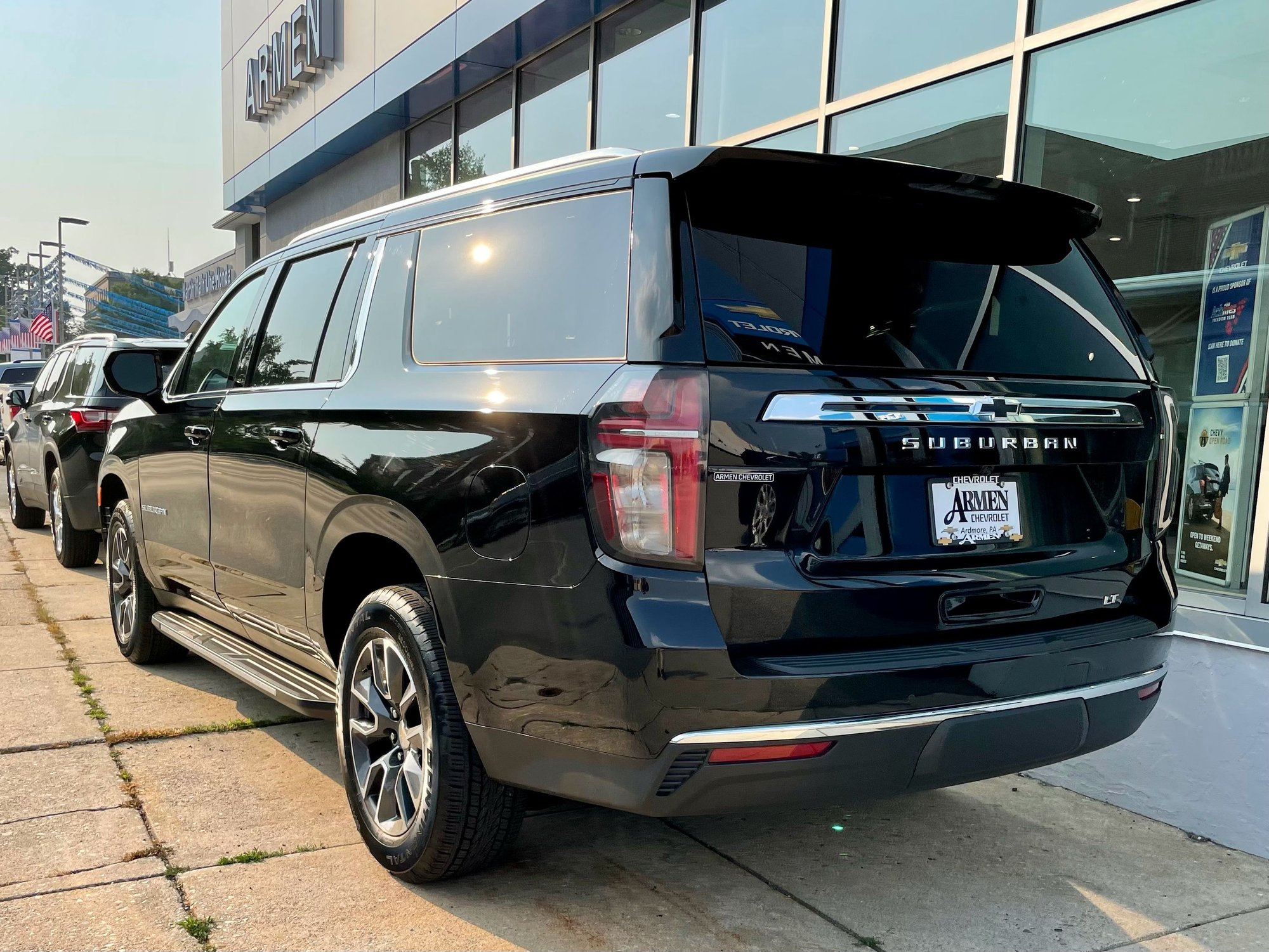 2021 Chevrolet Suburban - 2022 Suburban LT Available Immediately - New - VIN 1GNSKCKD9NR178911 - 10 Miles - 8 cyl - 4WD - Automatic - SUV - Black - Ardmore, PA 19003, United States