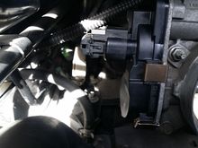The wiring plug and harness looked fine and were well secured.  The unit itself is held on by press clips going around the perimeter. 