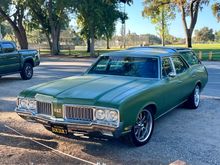 Here are a few more pictures of the progress of my Vista Cruiser. I put a matte olive green 2K primer on the wagon.