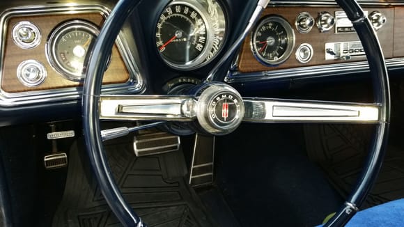 1966 Oldsmobile Ninety-Eight steering wheel