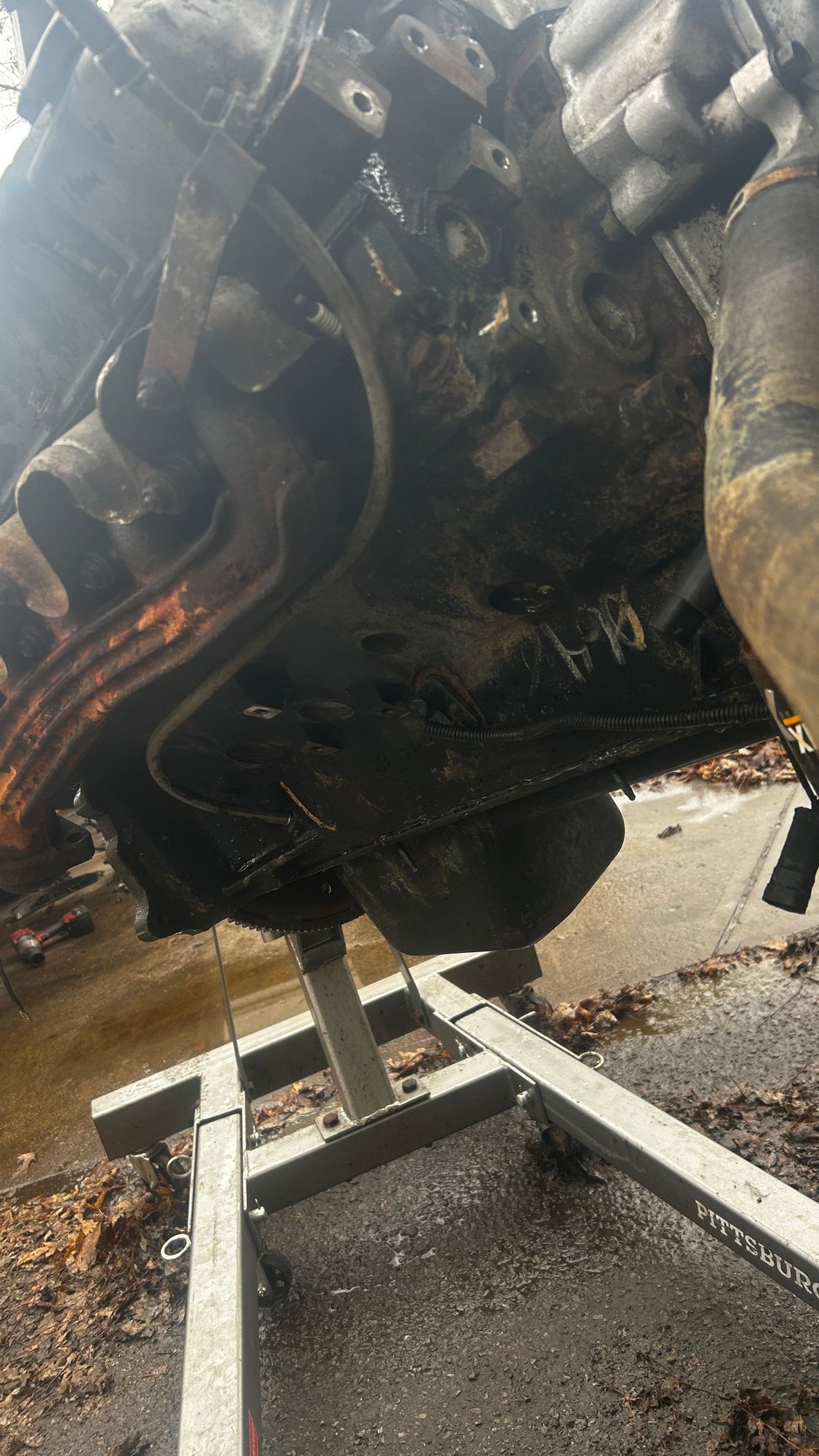 If you haven�t figured it out yet already, it goes down on the passenger side of the block.