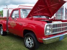 Lil Red Express ........ very nice show truck.