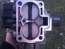 Clean throttle body :)