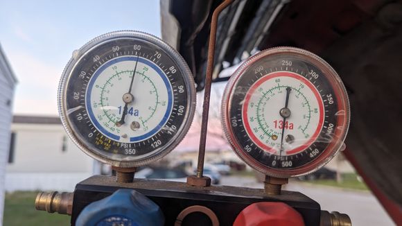 134a can attached to low side, compressor will not come on