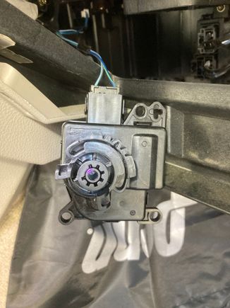 Blend door actuator with new gear