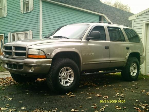 2000 SLT 4.7 with 285/75/16 BF Mud Terrains, 2.5" lift and Powder Black Step Bars