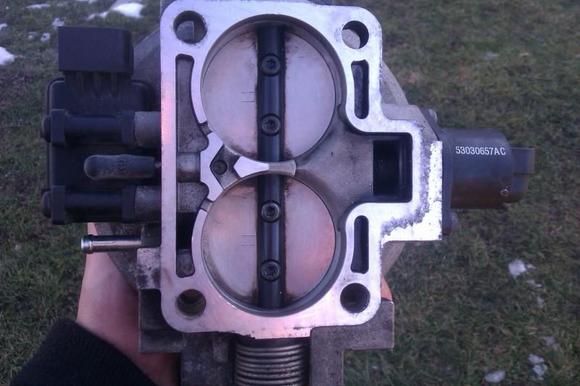 Clean throttle body :)