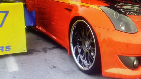 anyone know the name of this rim ? who makes it ?