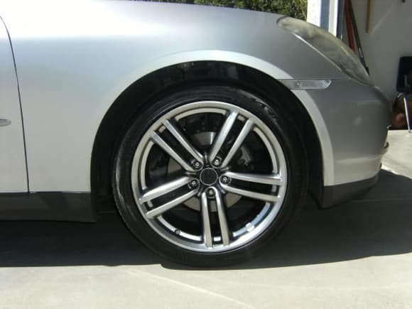 m45 sport wheels, with black center caps, to match the car and black interior