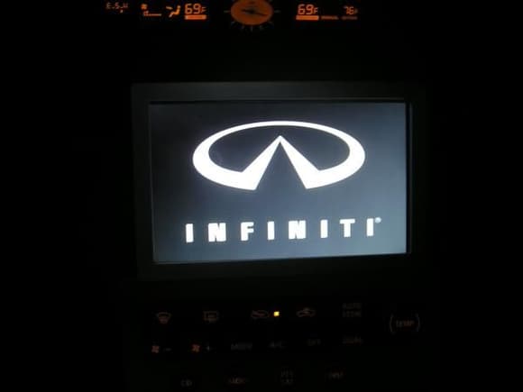 this is the infiniti boot screen logo displayed instead of it saying windows xp