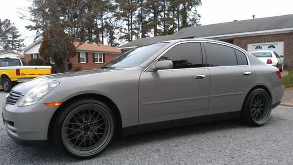 03 Sedan on 20x10.5 all around wrapped wit 245 30 20 tires!!